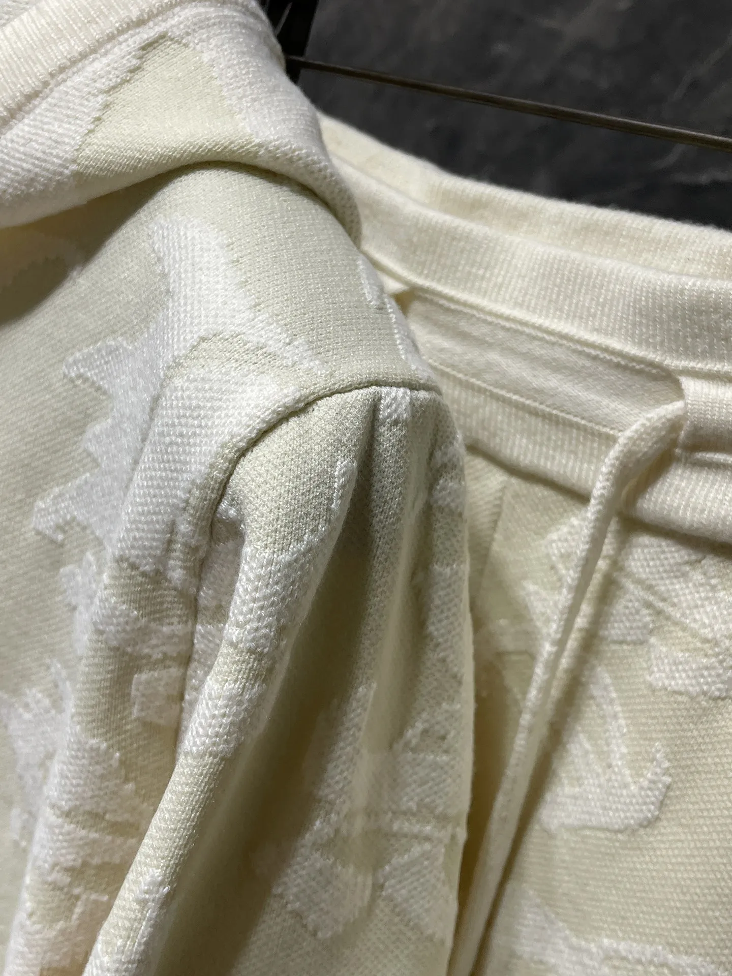 P436 Chrome Hearts🍁Sweater Series🍁 The same knitted suit from the official website. Special sesame base jacquard. Selected high-quality wool and 100% cotton knitted thickened fabric. Recommended color: beige. Size: S, M, L, XL.